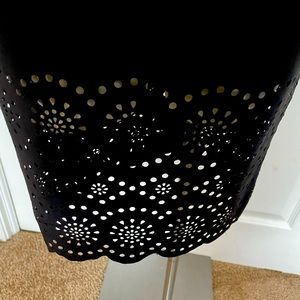 Eyelit embroidered pencil skirt